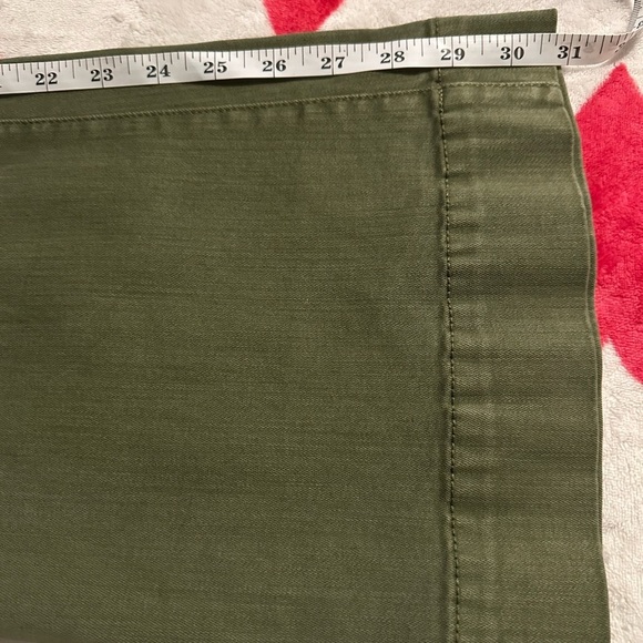 NEW Liverpool Los Angeles
Hannah Mid Rise Flare Leg Jeans in Spanish Olive - Picture 16 of 16